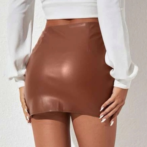 SHEIN faux leather skirt - Picture 2 of 8
